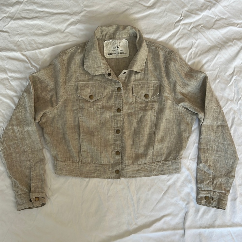 NotPERFECT linen crop jacket. Size M/L, beige.